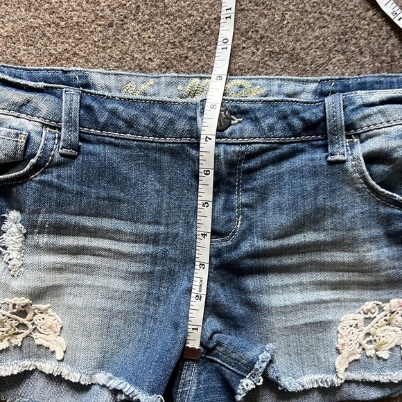 Y2K Vanilla Star Low Rise Micro Jean Denim Shorts Crochet Details Size 13 (34x2) - Picture 12 of 13